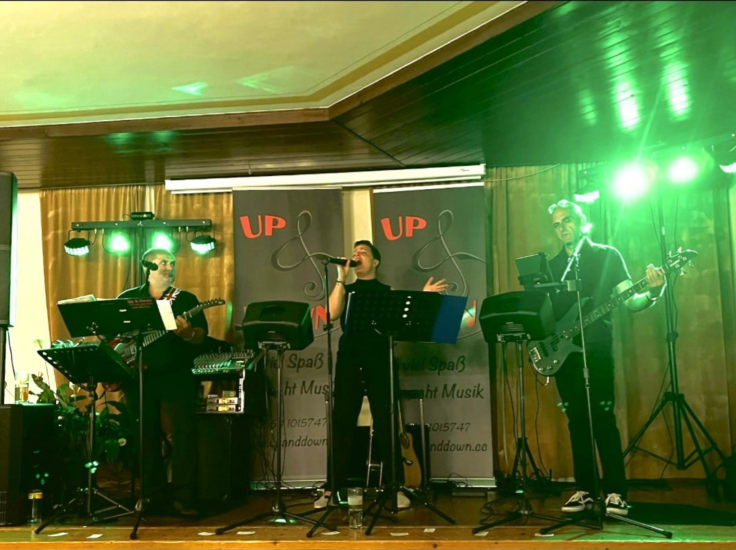 Worauf muss man bei der Buchung einer Hochzeitsband für Locations in Niederösterreich achten?