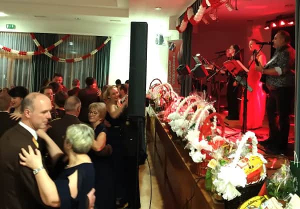 Liveband oder DJ für Ihre Hochzeit in Oberösterreich – Entscheidungshilfe und Profi-Tipps
